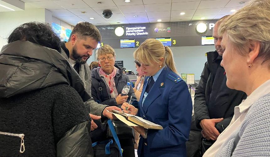Десятки пассажиров рейса Екатеринбург – Иркутск застряли в Новосибирске