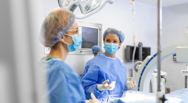 Страховщик пояснил, как действовать родственникам туристки, впавшей в кому в Египте