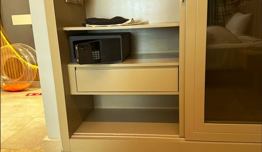 Туристы пожаловались на кражу 3300 долларов в турецком отеле