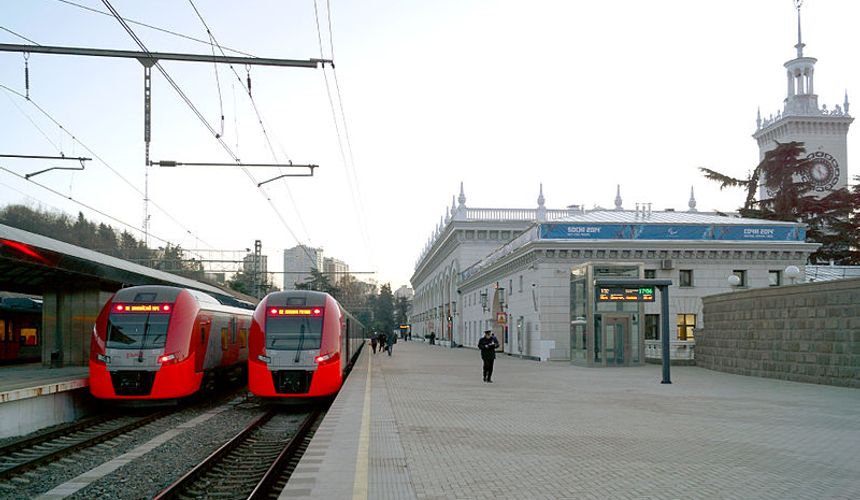 Сочинцы жалуются на нехватку электричек и завидуют москвичам