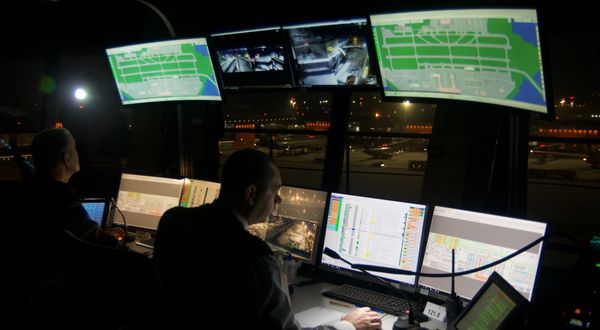 Новый год с переносом: Пулково, Калининград и юг России стали главными очагами задержек рейсов