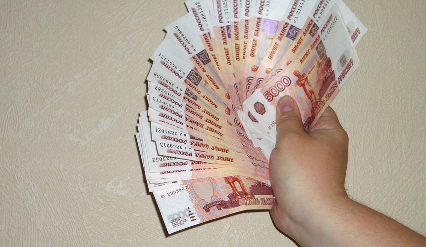 Доллар падает, рубль крепнет: туристы оказались перед дилеммой