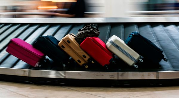 Депутаты предложили увеличить в два раза выплаты авиапассажирам за задержку багажа