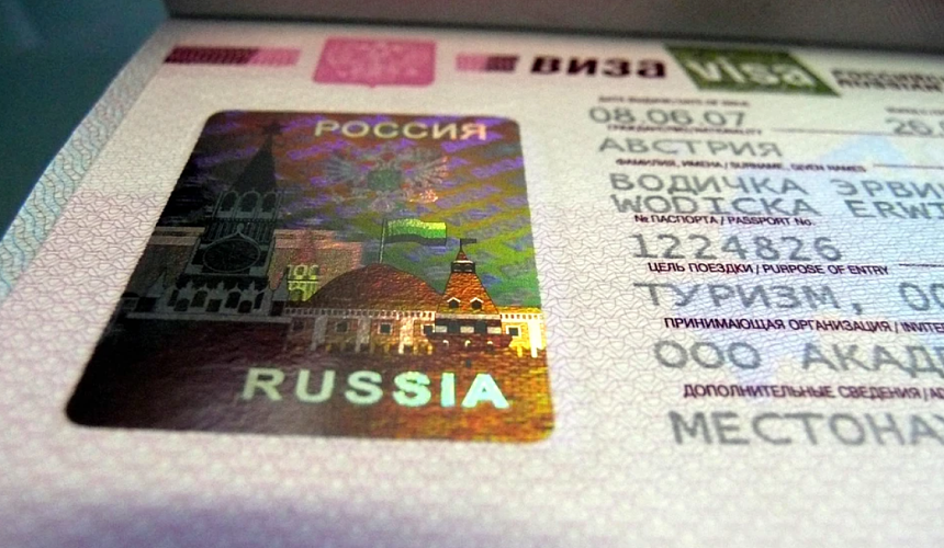 Алиханов предложил оформлять российские визы иностранцам бесплатно