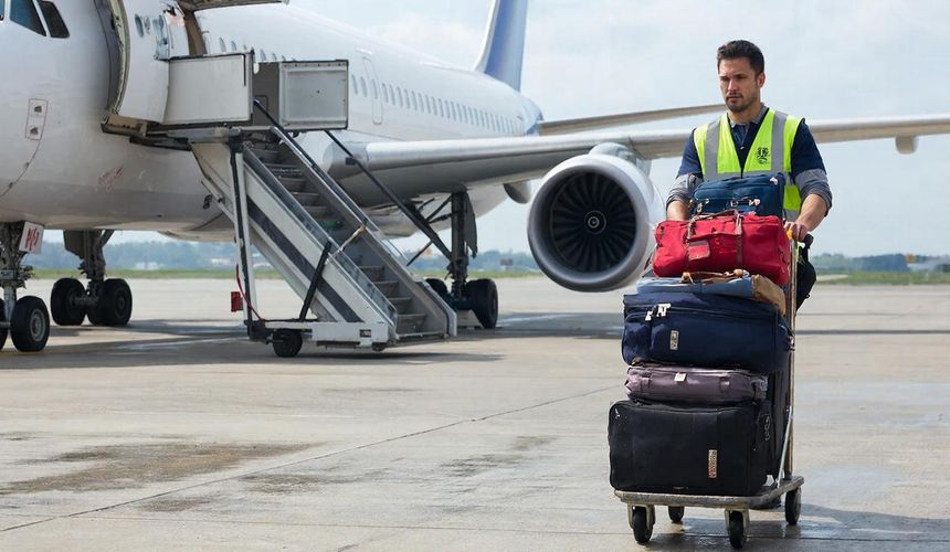 Грузчика в аэропорту Уфы подозревают в краже украшений из рюкзака туриста