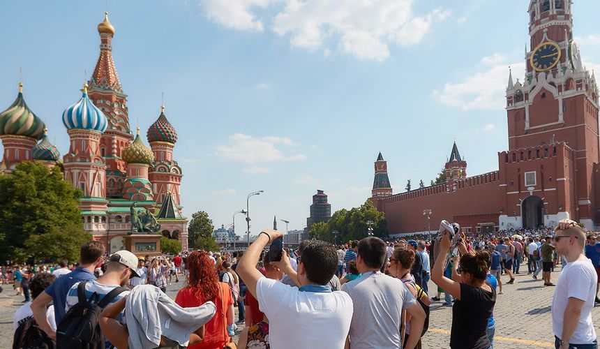 Иностранным туристам разрешили удаленно открывать банковские счета в России