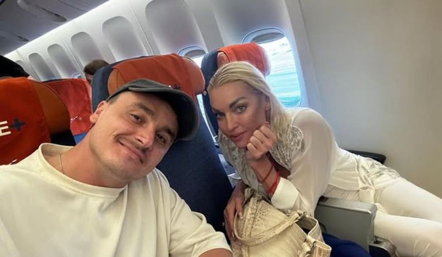 Волочковой пришлось оправдываться за демонстрацию ног пассажирам экономкласса