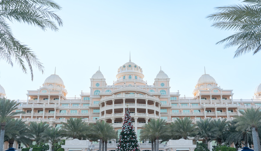 Встречайте праздники в стиле Raffles The Palm Dubai