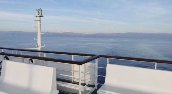 Российские туристы застряли на пароме Seabridge рядом с Сочи