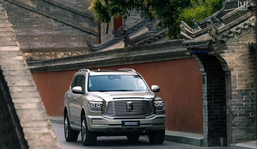 Туристам из России начали выдавать временные водительские права в приграничном городе Китая