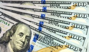 Россиянам объяснили, почему сейчас самое время покупать валюту