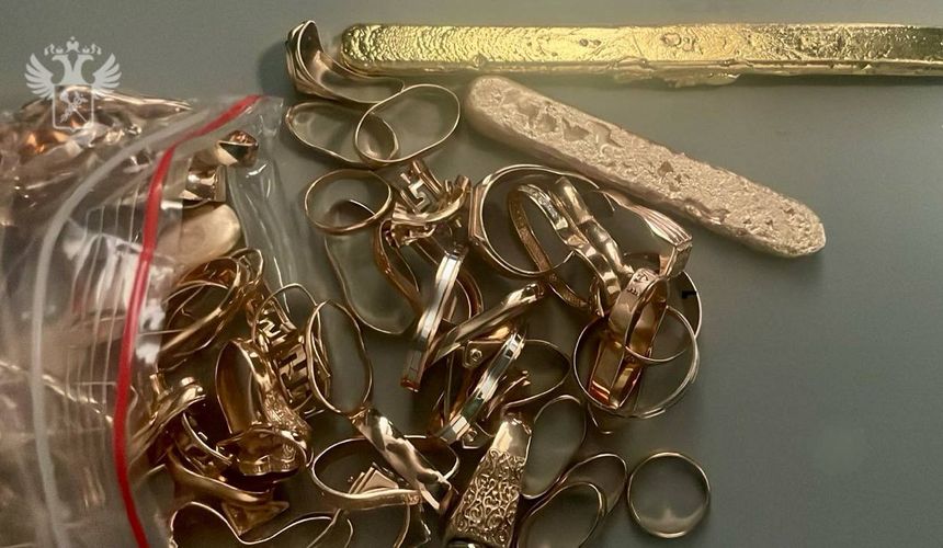  Туристке не дали улететь в Армению с мешочком золота