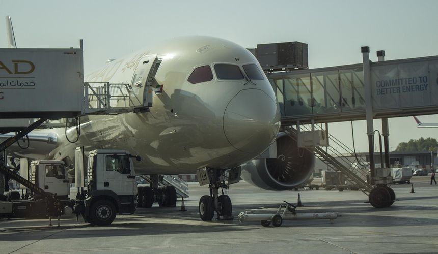 Etihad Airways продлила сроки льготного перебронирования билетов из-за войны в Персидском заливе 