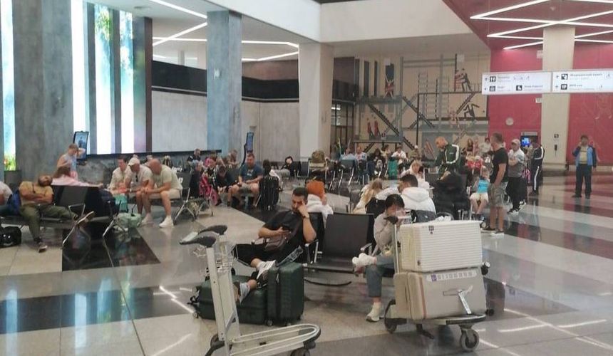 В Шереметьево рейс из Нячанга задерживается на 11 часов, из Астрахани – на 17