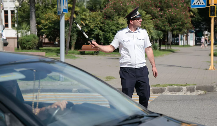 За въезд в Абхазию на автомобилях туристам придется доплачивать