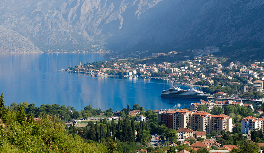 Российских туристов в Черногории штрафуют за неоплату турсбора