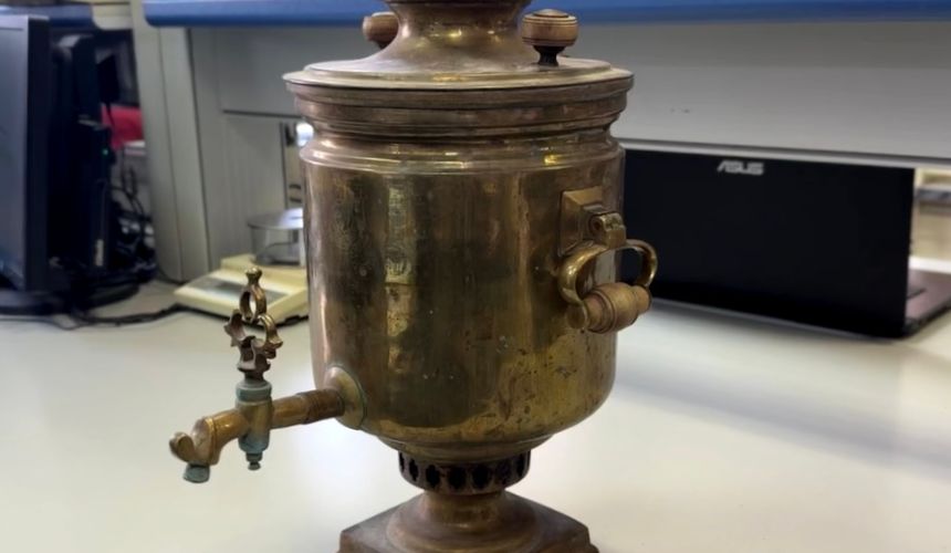 Таможенники в Екатеринбурге не разрешили провезти через границу 100-летний самовар  