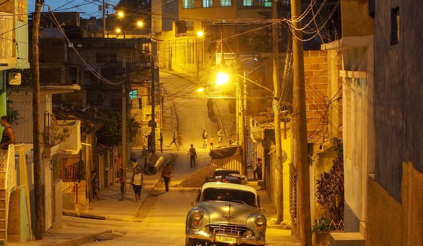 Власти Кубы пообещали не допустить отключения отелей и аэропортов от электроэнергии