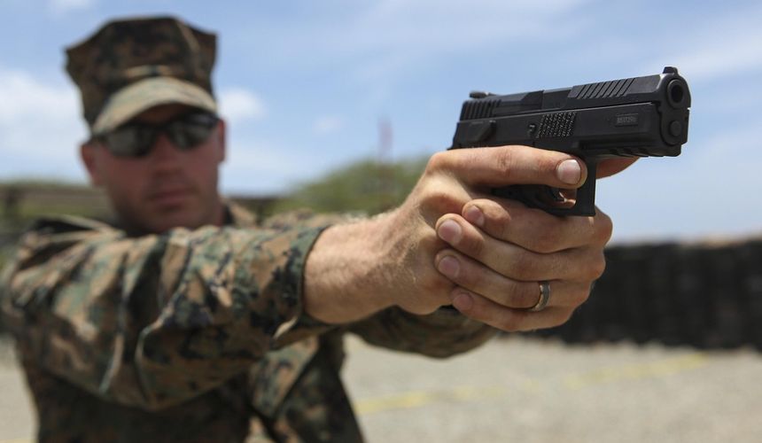 Российских туристок задержали в США: они случайно заехали на военную базу