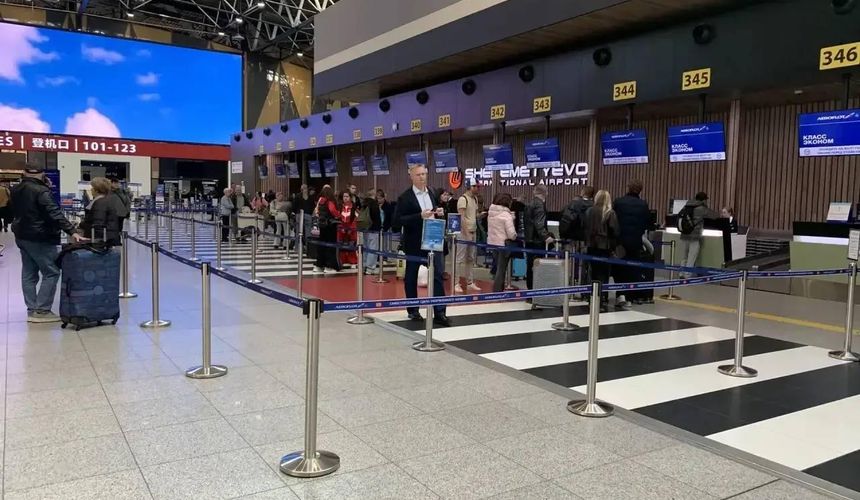 В аэропортах Москвы ночной «ковер» задержал более 300 рейсов, а 200 отменил