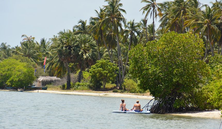 Нефтяные пятна обнаружили на пляже на Шри-Ланке