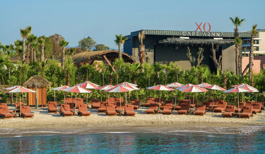 Россияне протестировали отель в Турции со стеклянными бассейнами