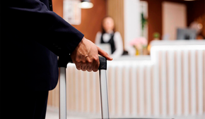 Отельеры назвали критическим отказ от невозвратных тарифов при бронировании