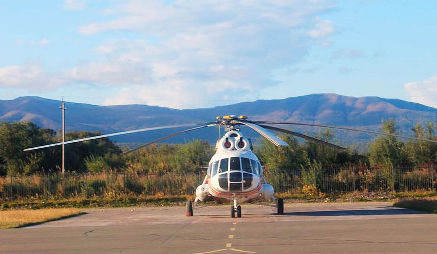 На Камчатке совершил аварийную посадку вертолет с туристами
