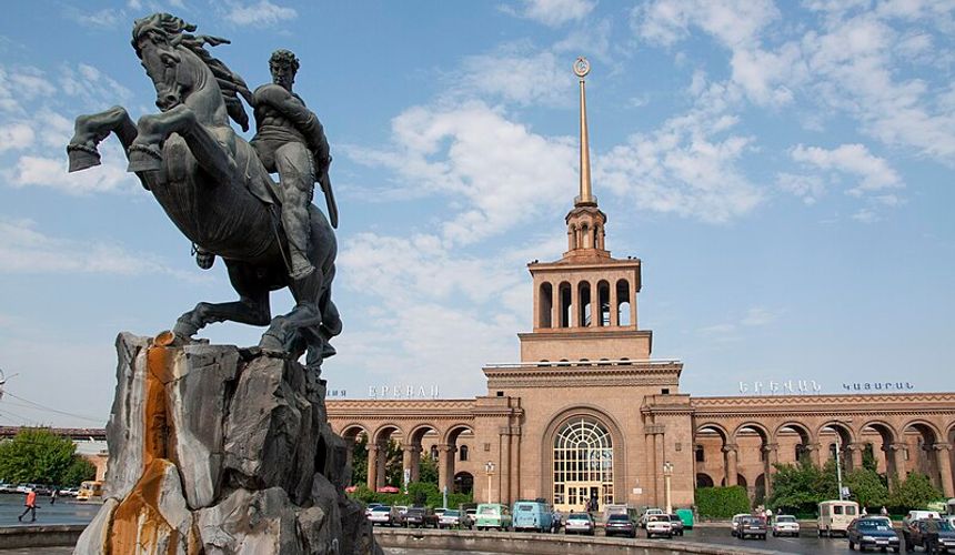Россияне потратили деньги на несуществующий отель в Ереване и «решал из 90-х»