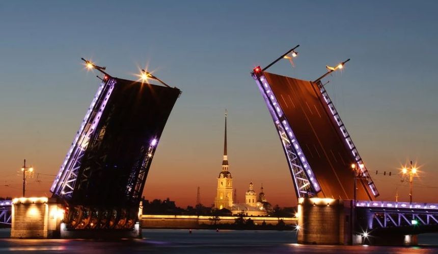 В Питере носить: Северная столица не отказалась от масок