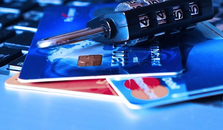 Мошенники предлагают российским туристам лайкать отели и выманивают данные кредиток