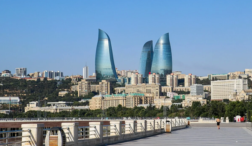 Турпоток из России в Азербайджан начал восстанавливаться