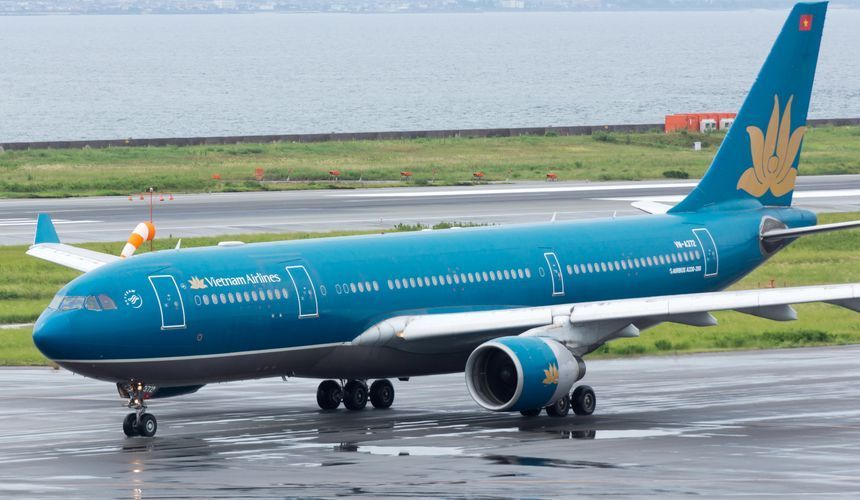 Российские дипломаты в курсе ситуации с отменами рейсов Vietnam Airlines в Москву