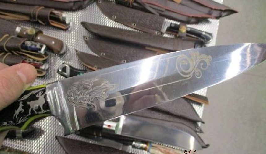 Пассажиры прилетели в Кольцово с 23 кг ножей