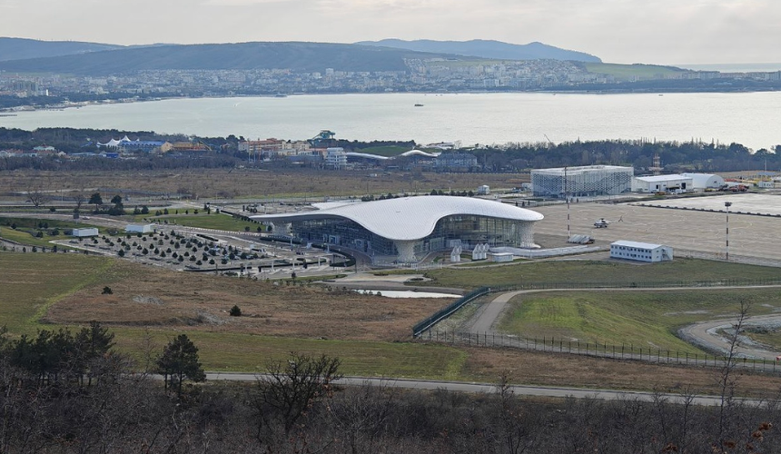 В аэропорту Геленджика впервые выполнили взлет в сторону гор