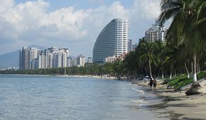 Турист из Сургута не улетел на Хайнань из-за киргизского паспорта подруги 