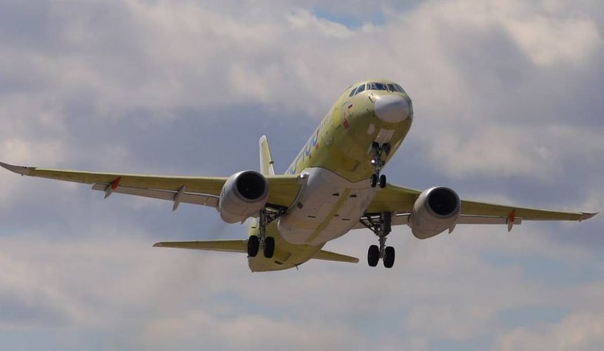 Российские авиакомпании заключили контракты на поставку 42 самолетов SJ 100