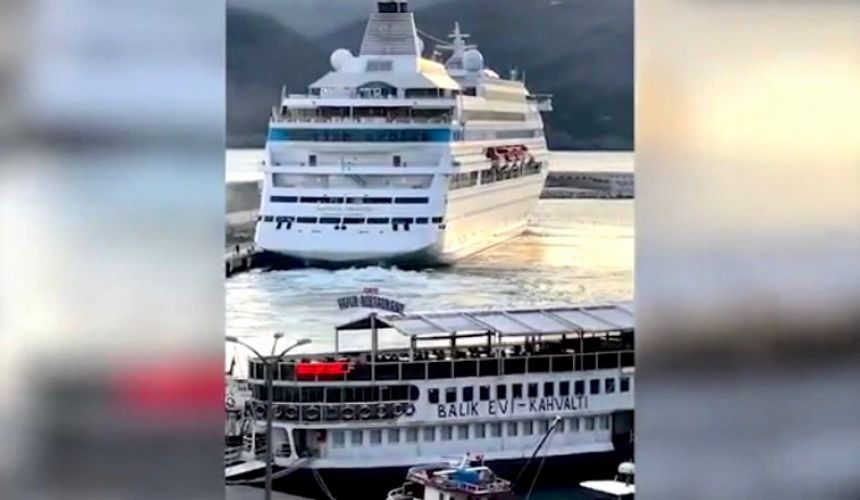 Круиз на лайнере Astoria Grande из Сочи в Стамбул отменен после столкновения с причалом