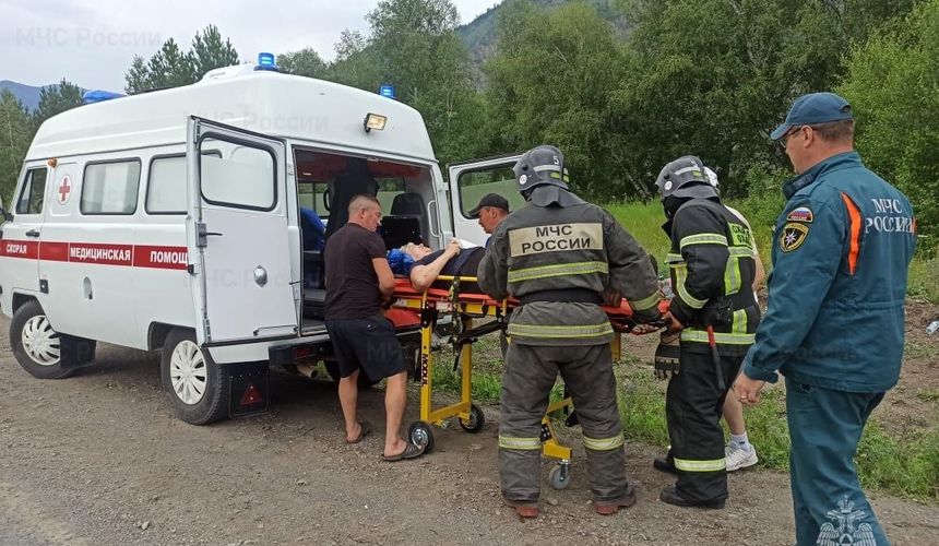 На Алтае новое ДТП с туристами: один человек погиб, семеро попали в больницу
