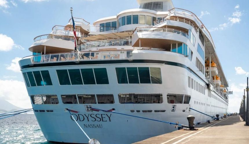 Пассажиров лайнера Villa Vie Odyssey попросили дополнительно оплатить топливный сбор