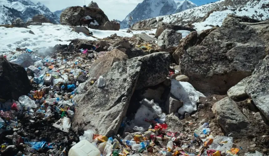 Новый туристический сбор собираются ввести в Непале: на сколько подорожают туры на Эверест