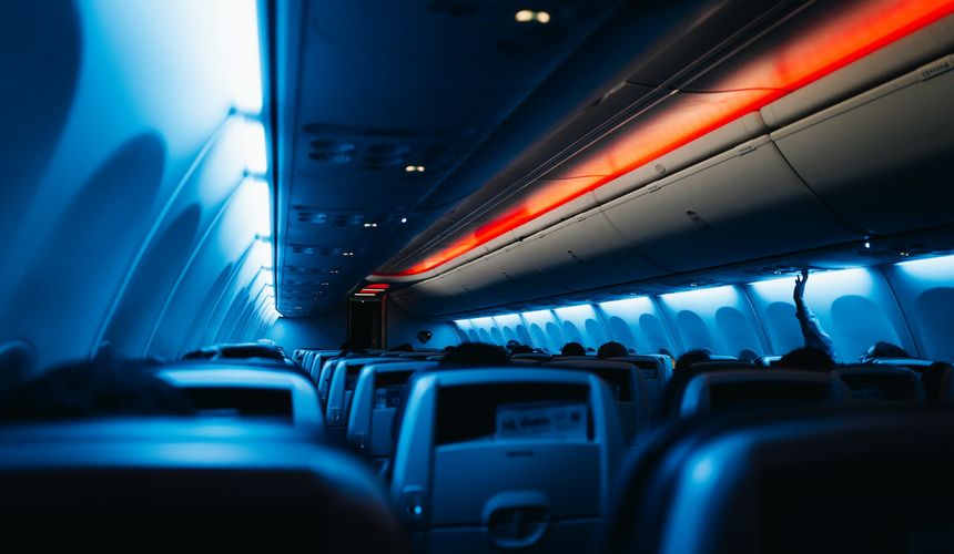 Пассажир пожаловался на попытку кражи денег на рейсе Air Arabia