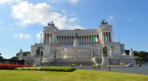 Консул: с 1 июня российские туристы смогут оформлять итальянские визы онлайн 