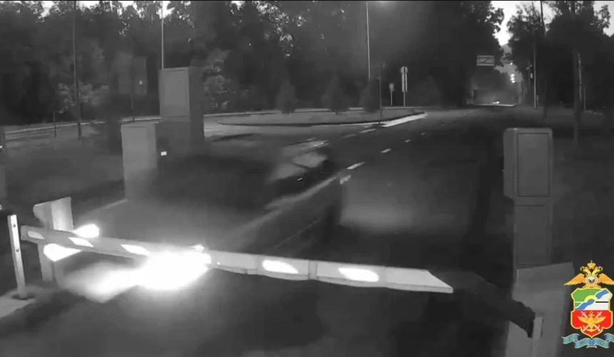 Мужчина снес шлагбаум в аэропорту Кемерова