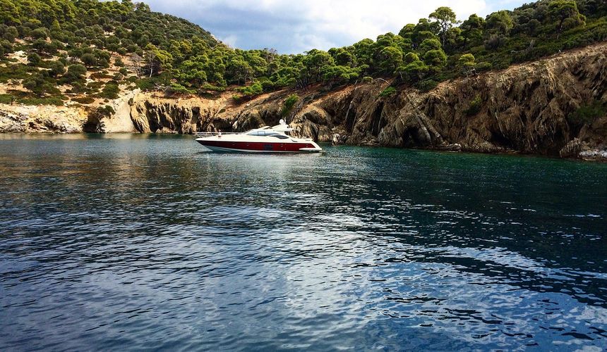 Власти Сочи запретили владельцам лодочных ангаров сдавать их туристам в аренду