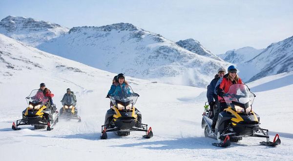 В Пермском крае пропали 13 туристов на снегоходах