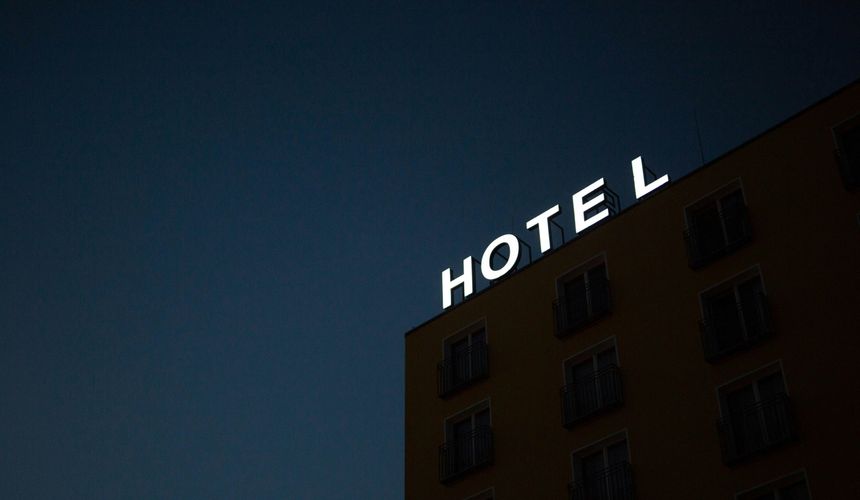 Пропали из сейфа: туристы недосчитались 300 долларов в отеле 5* в Египте