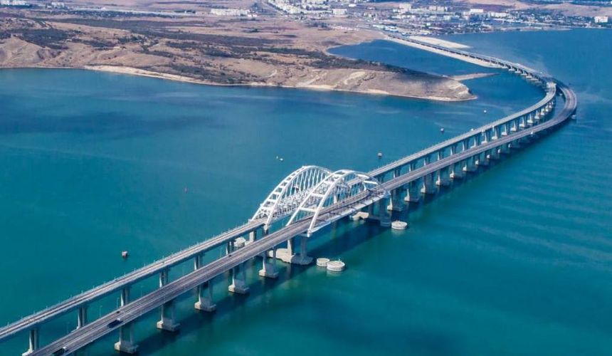 У Крымского моста скопилась рекордная очередь в 2600 машин