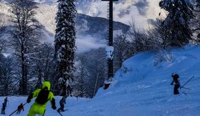 На Красной Поляне в Сочи снегопад и пробки подняли цены на такси