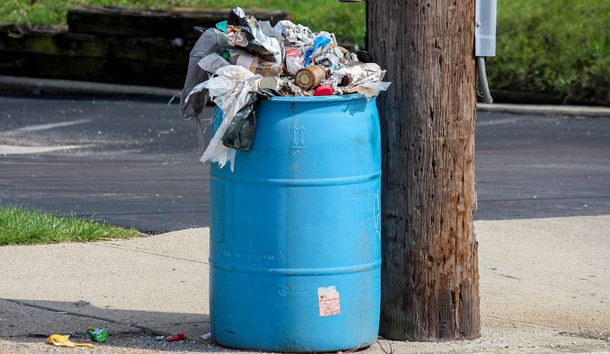 Туристам в Берлине обещают льготы за уборку мусора